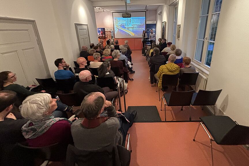 Vortrag BAD Vor interessiertem Publikum berichtete in Baden-Baden der Autor über seine Radreise zu den "Cycling Cities"