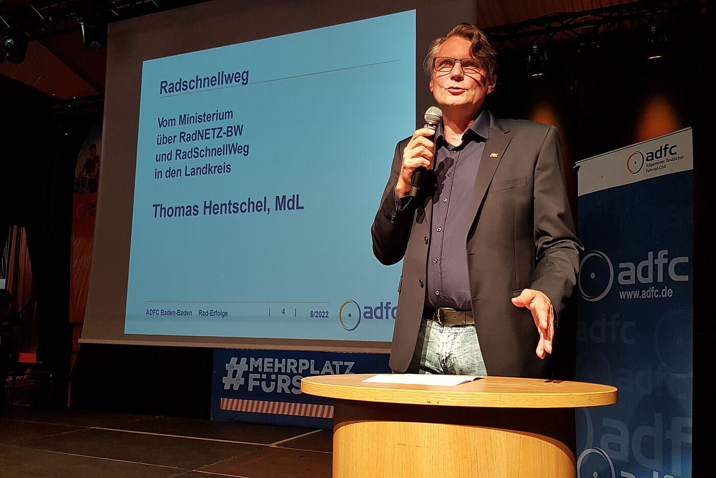 MdL Thomas Hentschel eröffnete mit seiner Rede das ADFC-Meeting