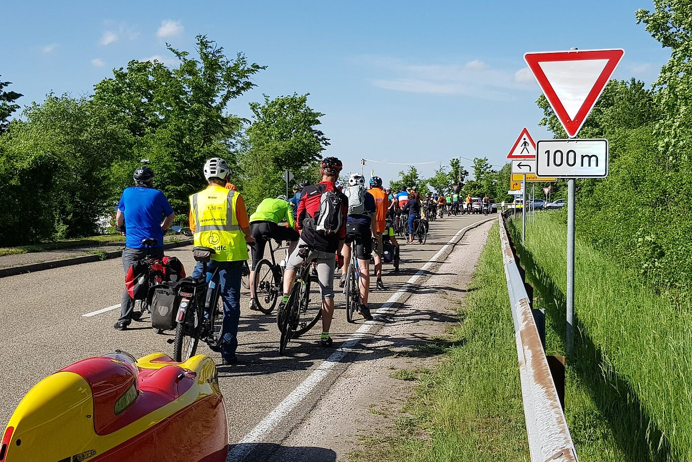 Auffahrt der Demonstranten zur Staustufe