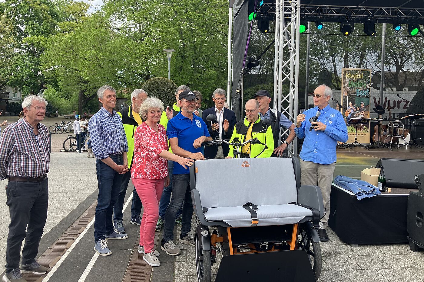 Platz für zwei Senioren: Rikscha in Sinzheim