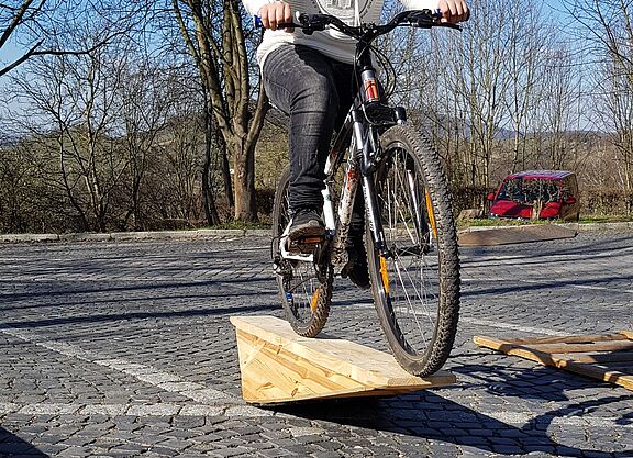Der Parcours erhöht Geschicklichkeit und Selbstvertrauen.