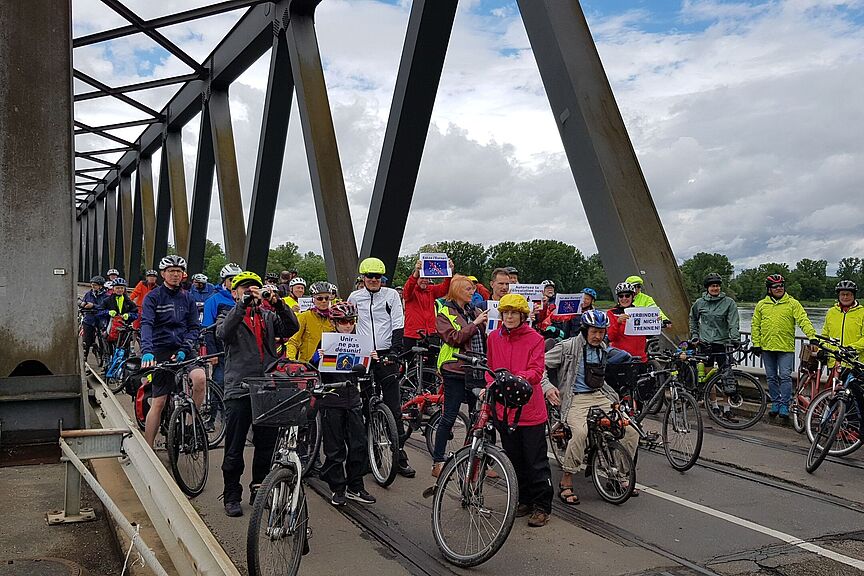 Demo 0 Demonstration am 5. Mai 2024 auf der Wintersdorfer Brücke für sichere und verlässliche zur Querungen des Rheins