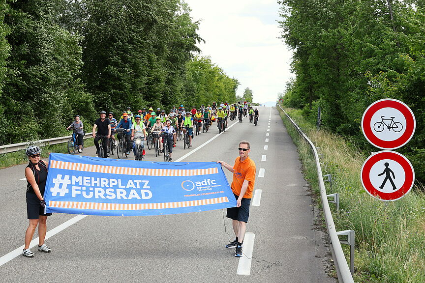 2026 Demo 1 ADFC fordert sicheren Rheinübergang
