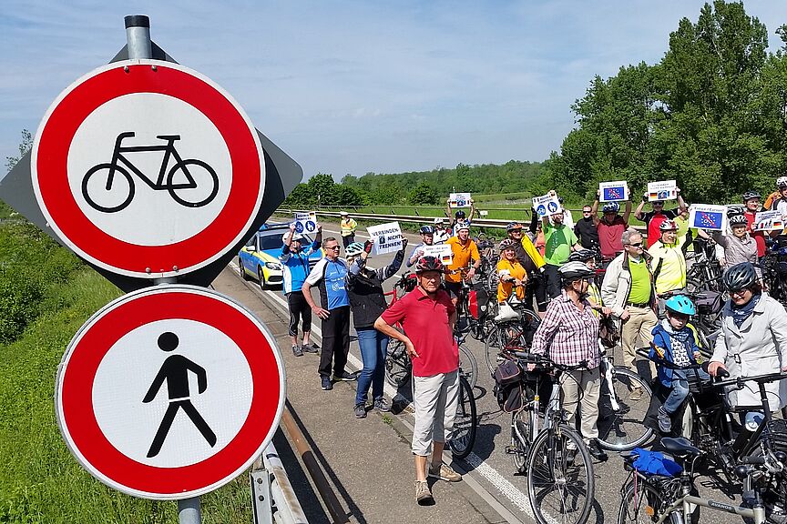 2018 Demo Demo im Jahr 2018 für sichere Rheinübergänge