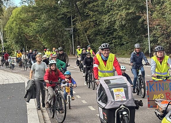 Radelnde setzten in Baden-Baden gemeinsam ein Zeichen für einen sicheren und fahrradfreundlichen Straßenverkehr