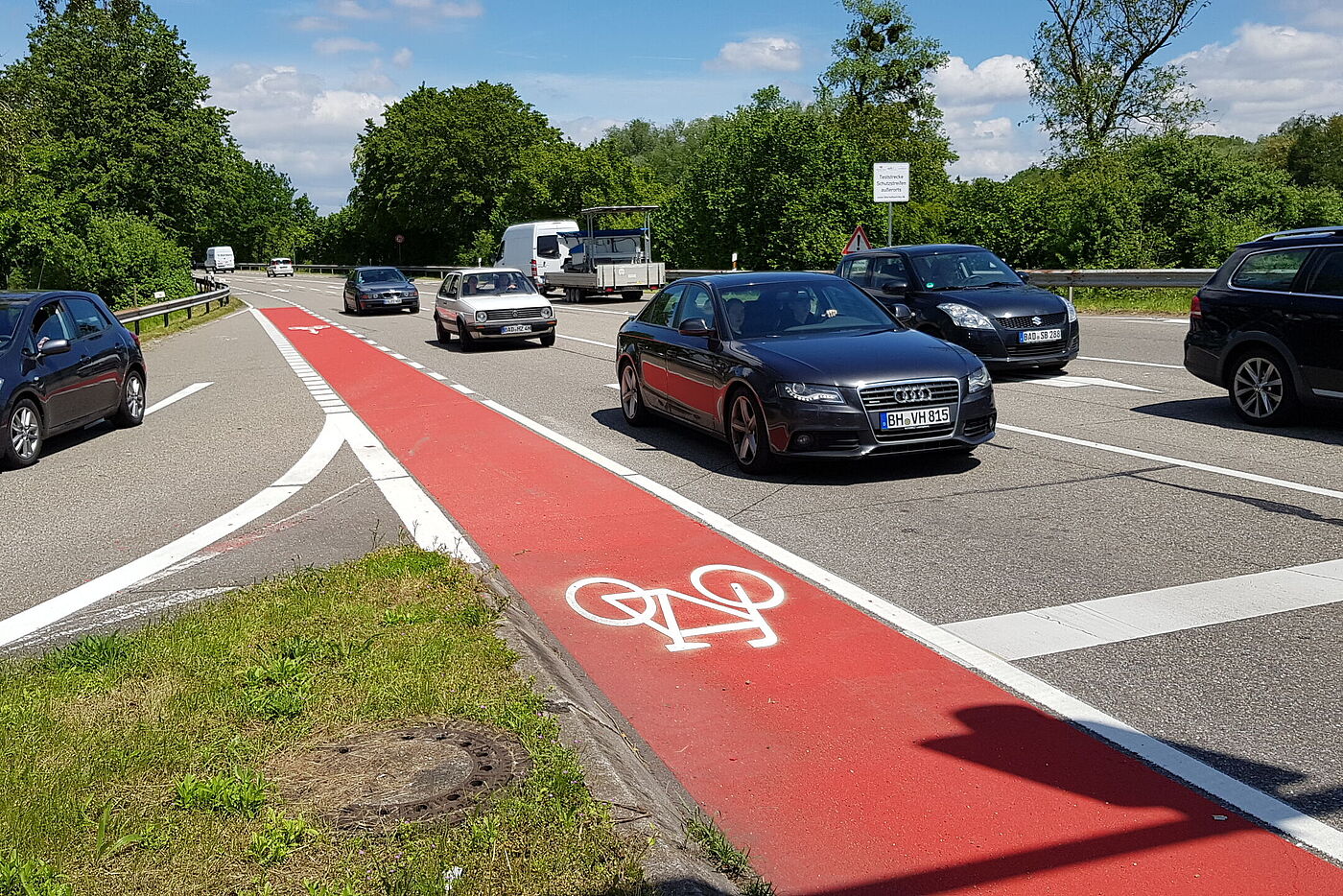 Schutzstreifen Test außerorts